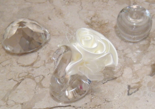 2 Flores em Cetim e Organza Ivory