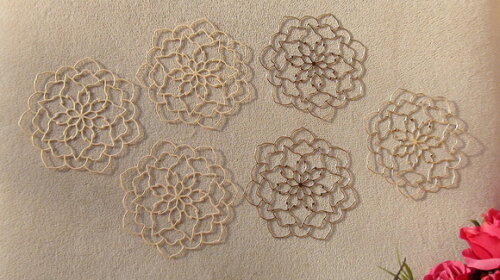 Aplique para Scrap - Recorte Flor Vazada - 6 Unidades.