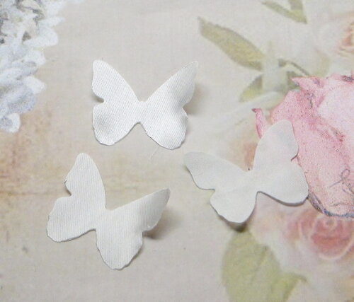 Borboletas em Cetim - Off White - 25 un - 4,0x3,0 cm