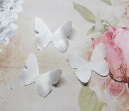 Borboletas em Cetim - Off White - 25 un - 4,0x3,0 cm