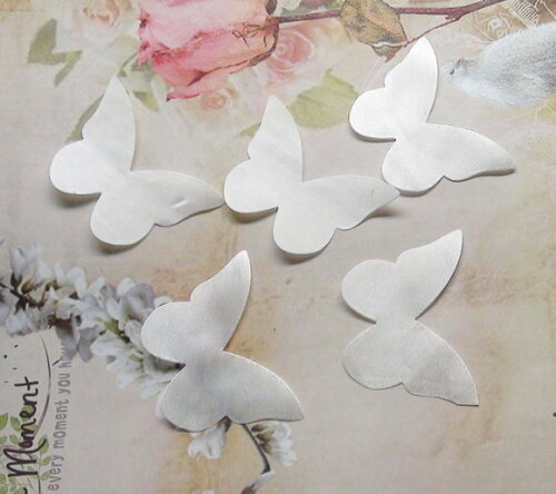 Borboletas em Cetim - Off White - 6,5x5,0 cm - 25 un