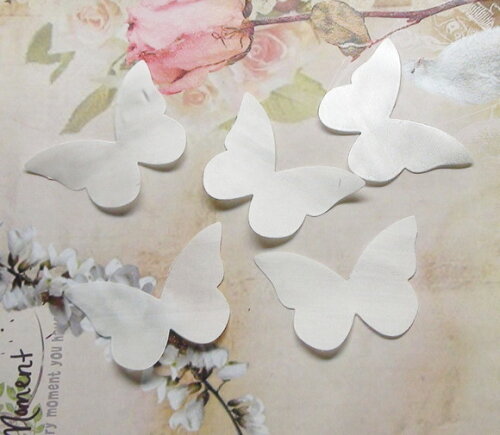 Borboletas em Cetim - Off White - 6,5x5,0 cm - 25 un