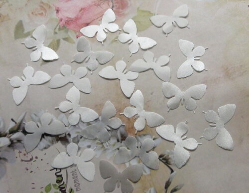 Borboletas em Cetim Brancas - 75 un - 3,5x2,5cm