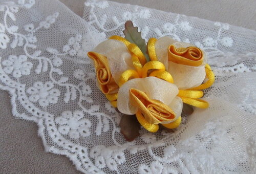 Buque de Flor em Cetim - 2 Buques - Amarelo Ouro
