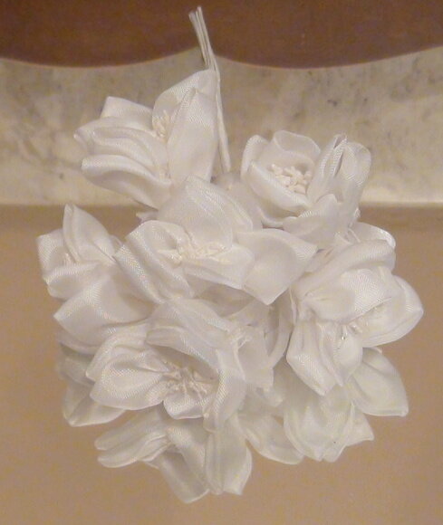 Buque em Cetim - Pacote com 18 Flores
