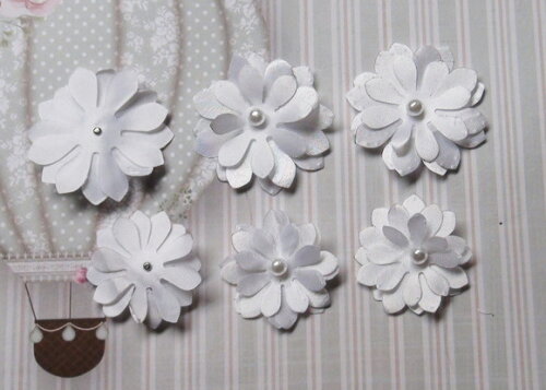 Flor em 3d - Brancas - 06 un