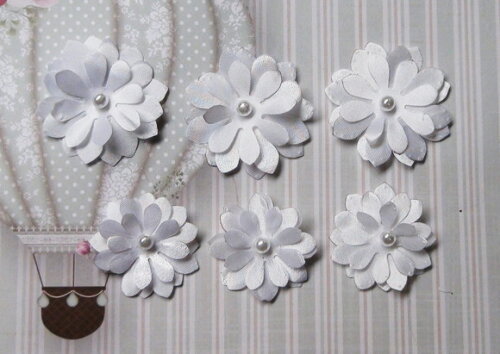 Flor em 3d - Brancas - 06 un