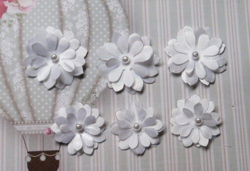Flor em 3d - Brancas - 06 un