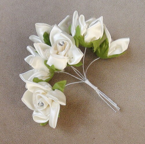 Flor em Cetim - Buque com 12 Unidades.