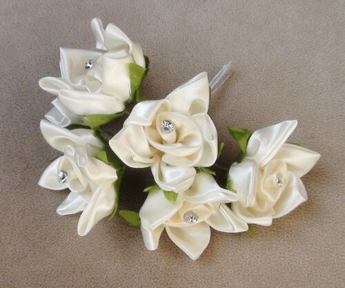 Flor em Cetim - Buque com 12 Unidades.