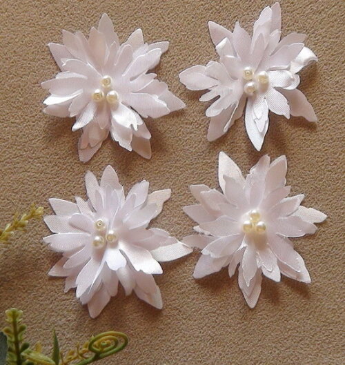 Flor em Cetim 3d - 06 un - Branco