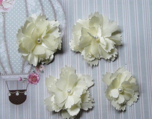 Flor em Cetim 3d - Amarelas - 06 un