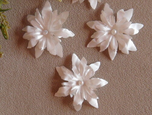 Flor em Cetim 3d - 06 un - Off White