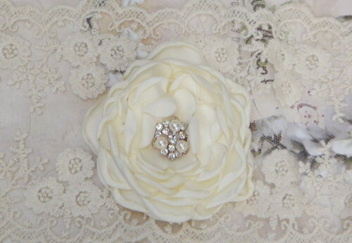 Flor em Cetim 3d - Marfim - 01 un