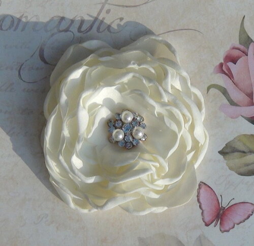 Flor em Cetim 3d - Marfim - 01 un