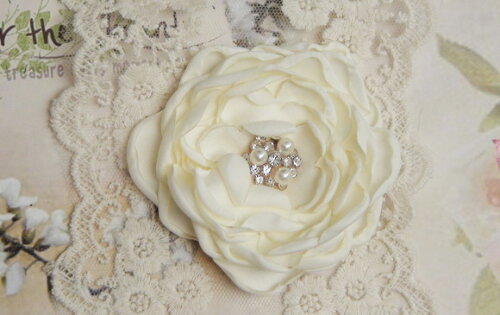 Flor em Cetim 3d - Marfim - 01 un