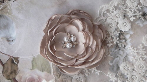 Flor em Cetim 3D - Marron- 01 Un.
