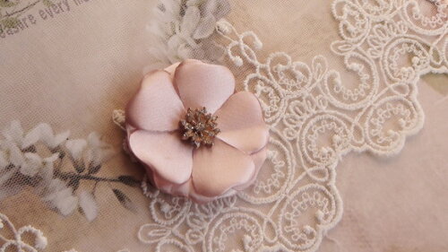 Flor em Cetim Chaton Rose Claro- 5cm - 01 un