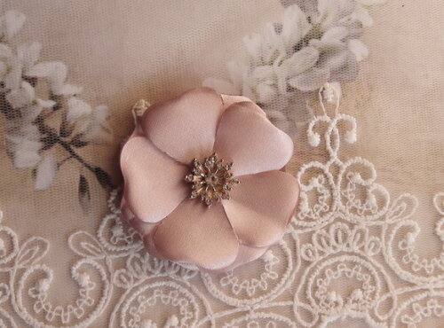 Flor em Cetim Chaton Rose Claro- 5cm - 01 un