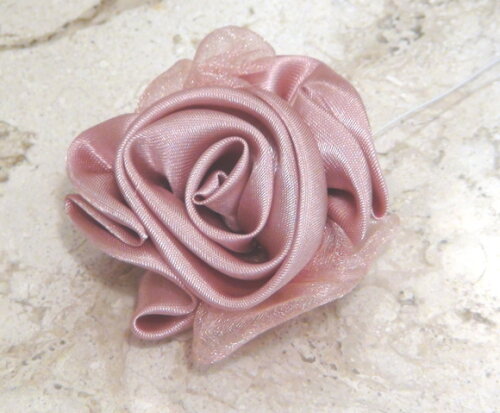 Flor em Cetim e Organza Rosa Antigo