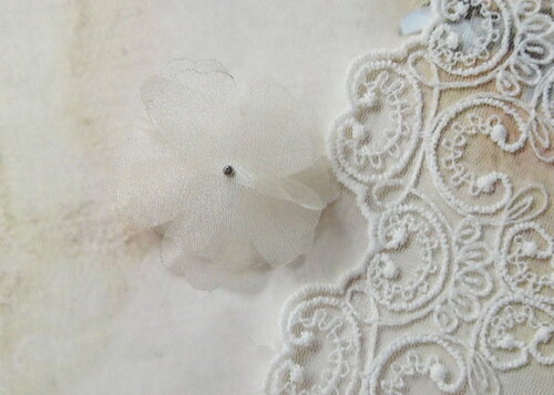 Flor em Organza 3d - Branca- 18 un