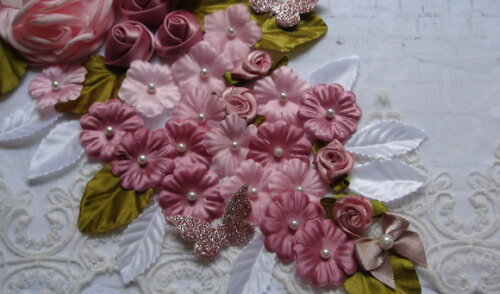 Flores e Folhas em Cetim -