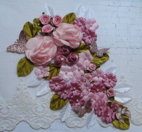 Flores e Folhas em Cetim -
