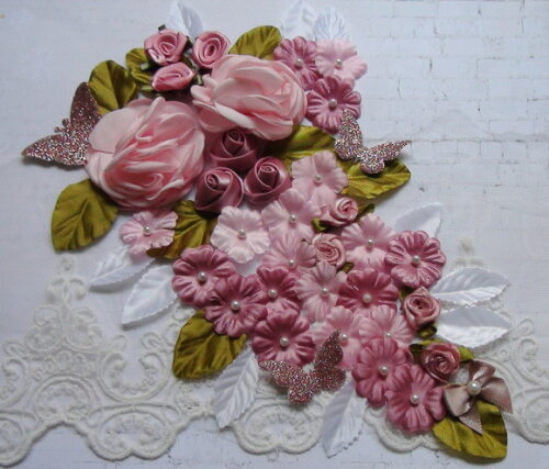 Flores e Folhas em Cetim -