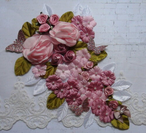 Flores e Folhas em Cetim -