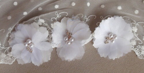 Flores em 3d - Brancas - 3 un