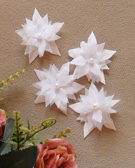Flores em Cetim 3d - 06 un - Branco