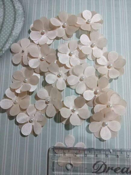 Flores em Cetim 3d - 3cm - 10 un