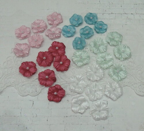 Flores em Cetim Dupla Camada - 30 un