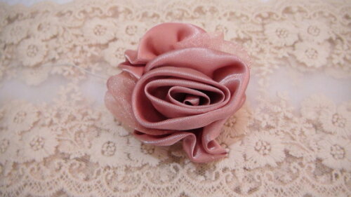 Flores em Cetim e Organza - 2 un -nude