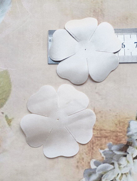 Pétalas de Flor em Cetim 6cm - 100 un
