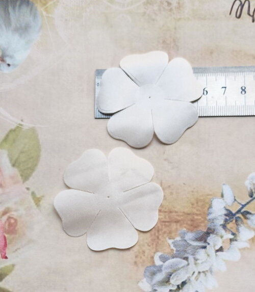 Pétalas de Flor em Cetim 6cm - 100 un