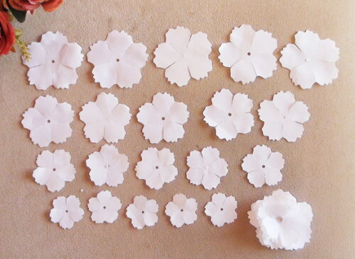 Pétalas de Flor em Voal - 30 un - Branca