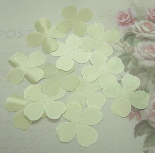 Pétalas de Flores em Cetim 3d - 30 un - Amarelas.