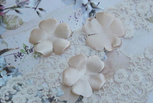 Pétalas de Flores em Cetim e Organza - 6 cm - 30 un