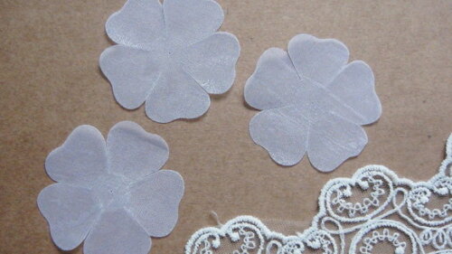 Pétalas Flor Organza Cristal Branca -30 un -6cm.