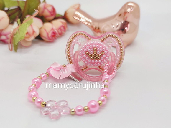Chupeta Luxo rosa com coroa dourada