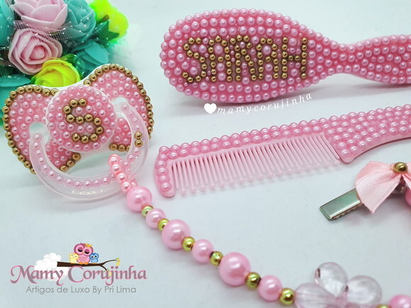 Kit Pente + escova + chupeta + prendedor fixo Sarah