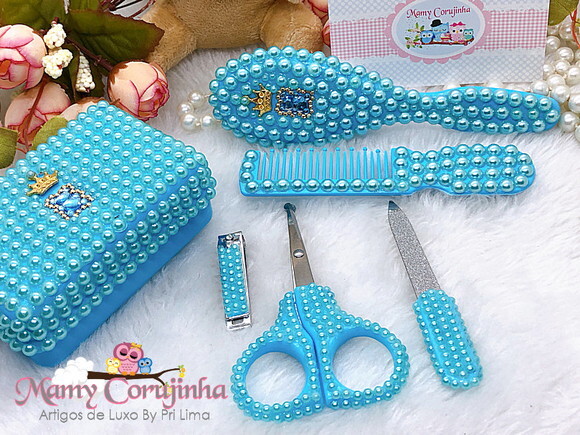 Kit Saboneteira + Kit manicure + pente e escova macia
