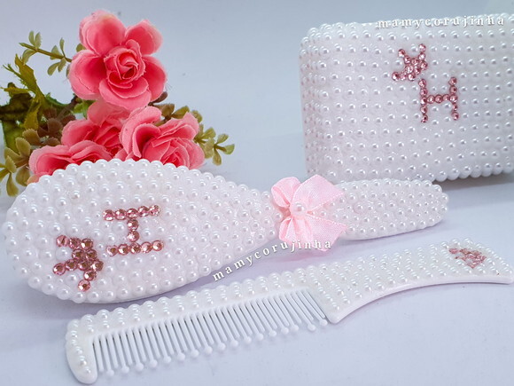 Kit Saboneteira + Pente e escova macia H princesa