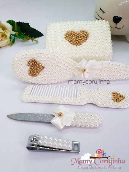 Kit Saboneteira+ Kit manicure + pente e escova macia coração