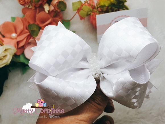 LAÇO BOUTIQUE BRANCO COM CHUVA DE PÉROLAS