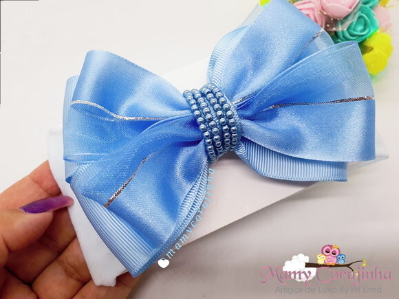Laço de organza com chuva de pérolas delicat