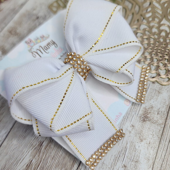 Laço Branco com Detalhes Dourado
