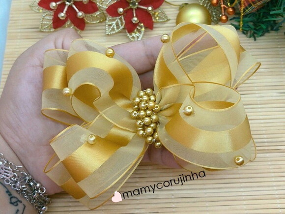 Laço Organza Luxo Dourado com Chuva de Perolas