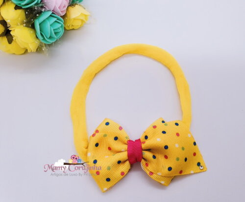 Gravatinha com ponta bolinhas amarelas